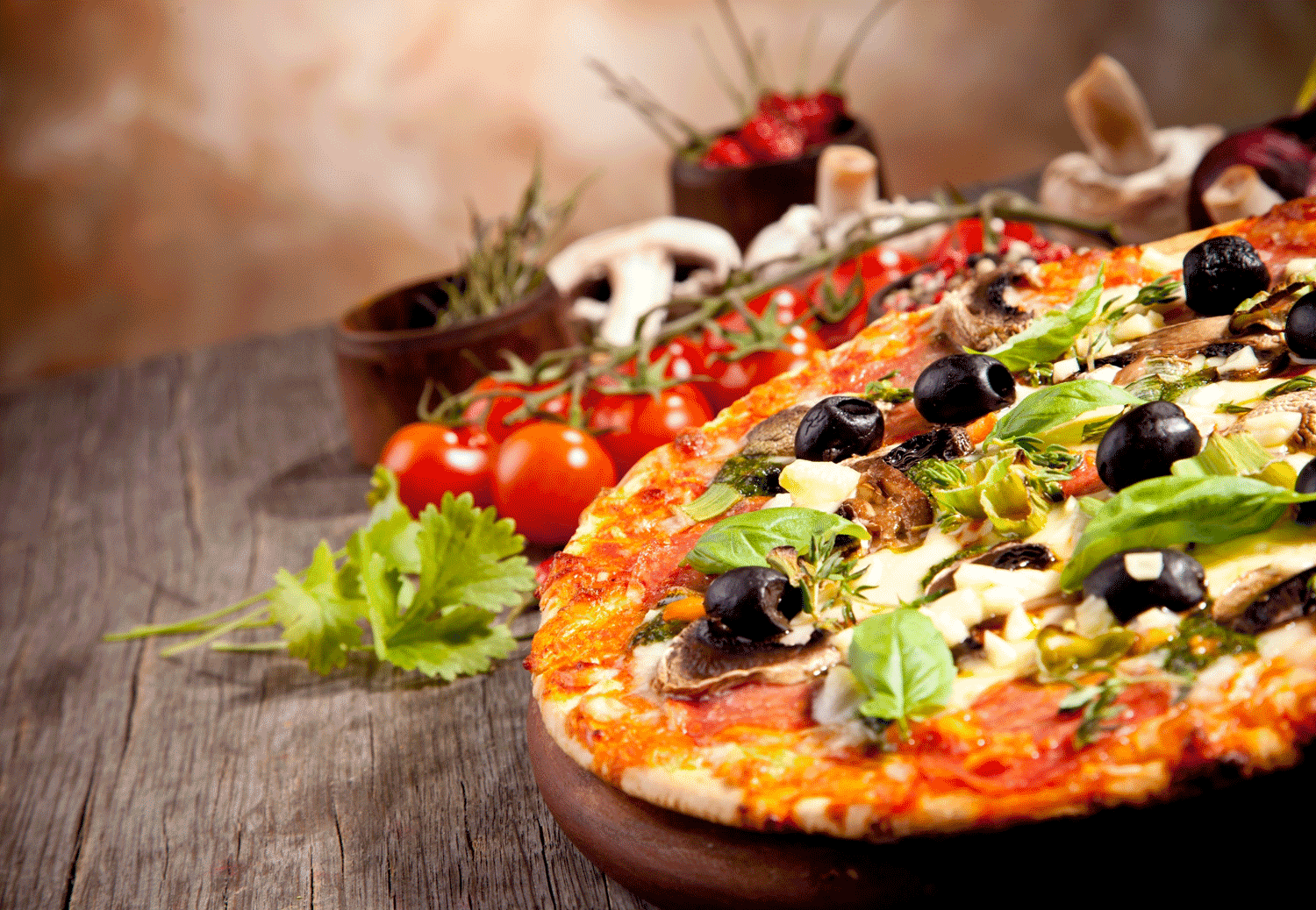 Pizzaria fast-food com pratos individuais e para grupos